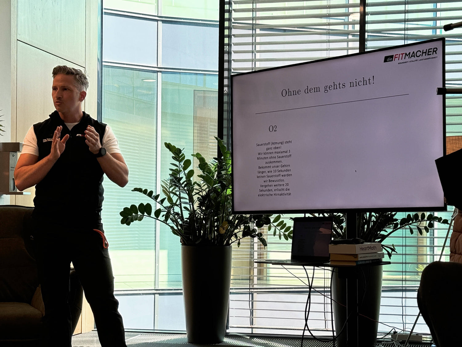 Mag. Thomas Beschel hält einen Atemworkshop bei dieFITMACHER 